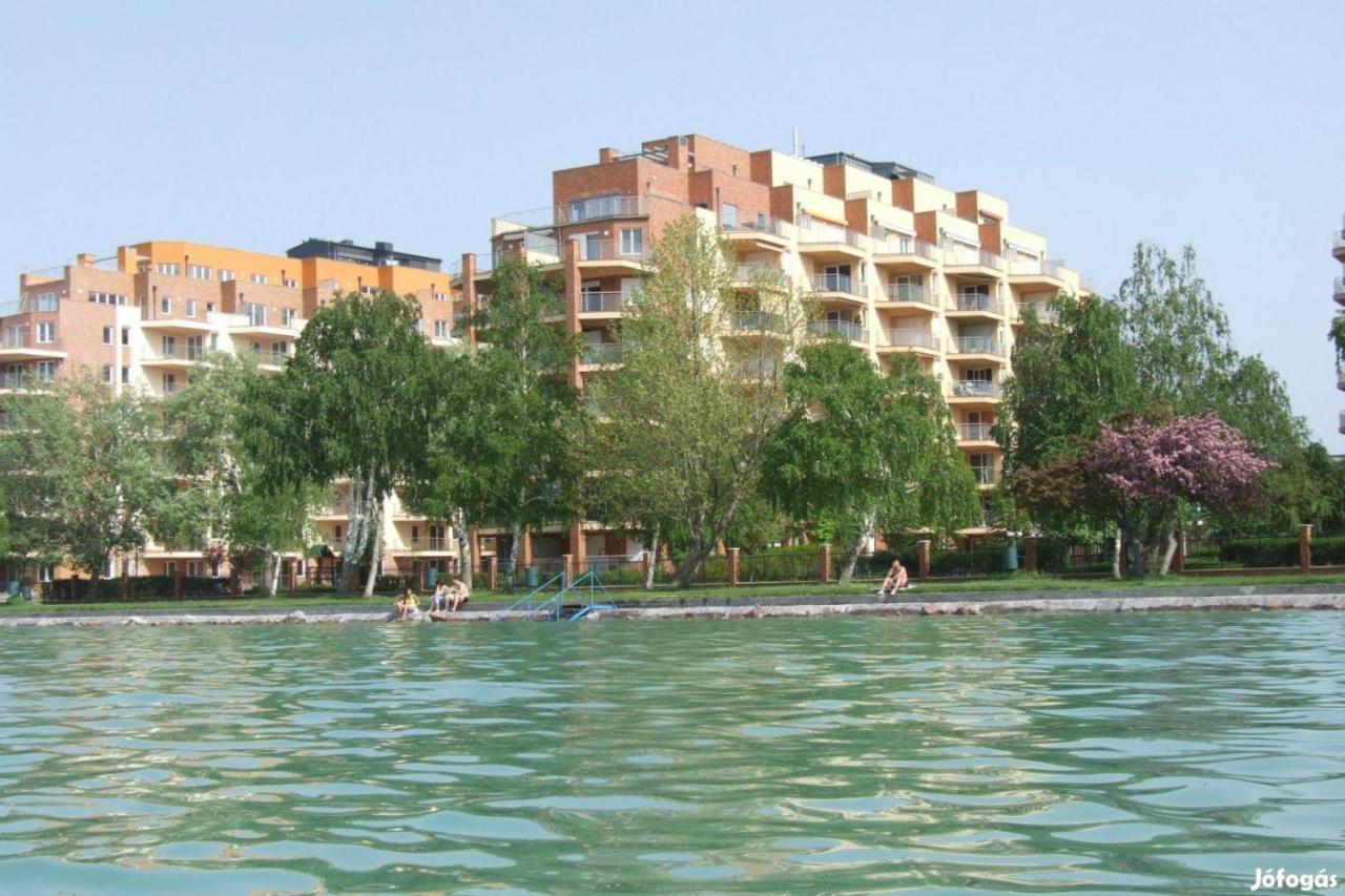 Galeriusbeach Deluxe Apartment Siófok Exteriör bild